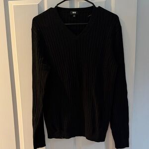Uniqlo Women's Black V-Neck Sweater Size Medium